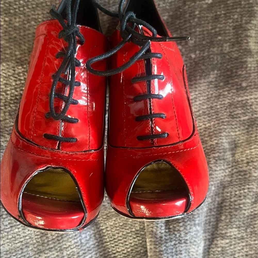 Vince Camuto Red Patent Lace Up Peep Toe Oxford Stilettos 9